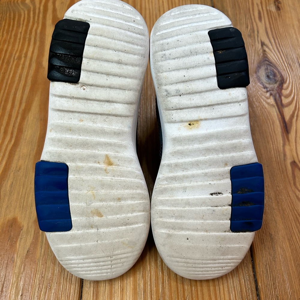 Boys Adidas Black Tennis Shoes 3Y - Picture 5 of 5